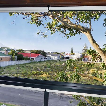Shalom Self Catering Hotel Kleinmond Bagian luar foto