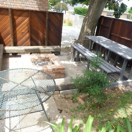 Shalom Self Catering Hotel Kleinmond Bagian luar foto