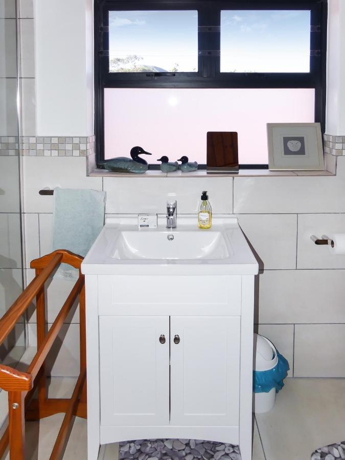 Shalom Self Catering Hotel Kleinmond Bagian luar foto
