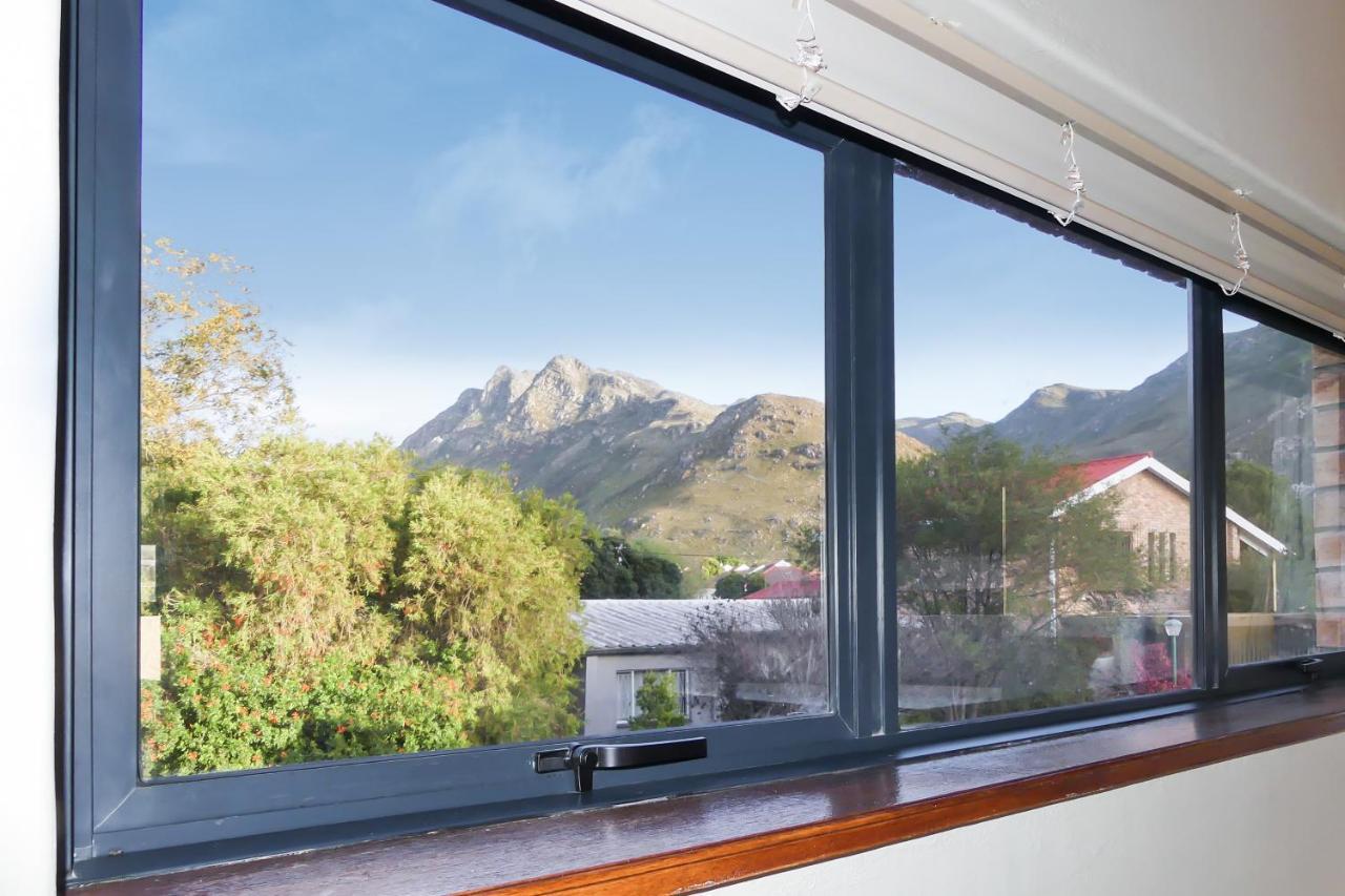 Shalom Self Catering Hotel Kleinmond Bagian luar foto
