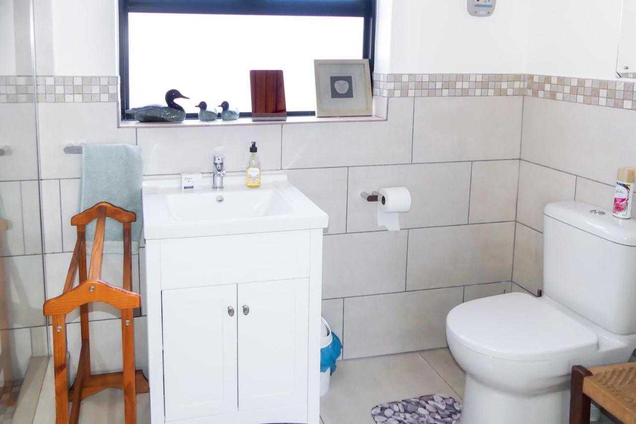 Shalom Self Catering Hotel Kleinmond Bagian luar foto
