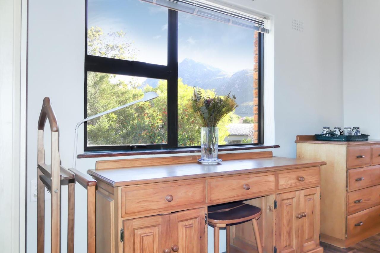 Shalom Self Catering Hotel Kleinmond Bagian luar foto